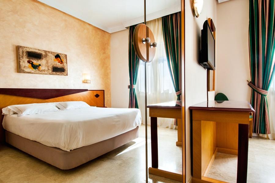 Hotel Del Val - Parking Gratuito Andújar Zewnętrze zdjęcie