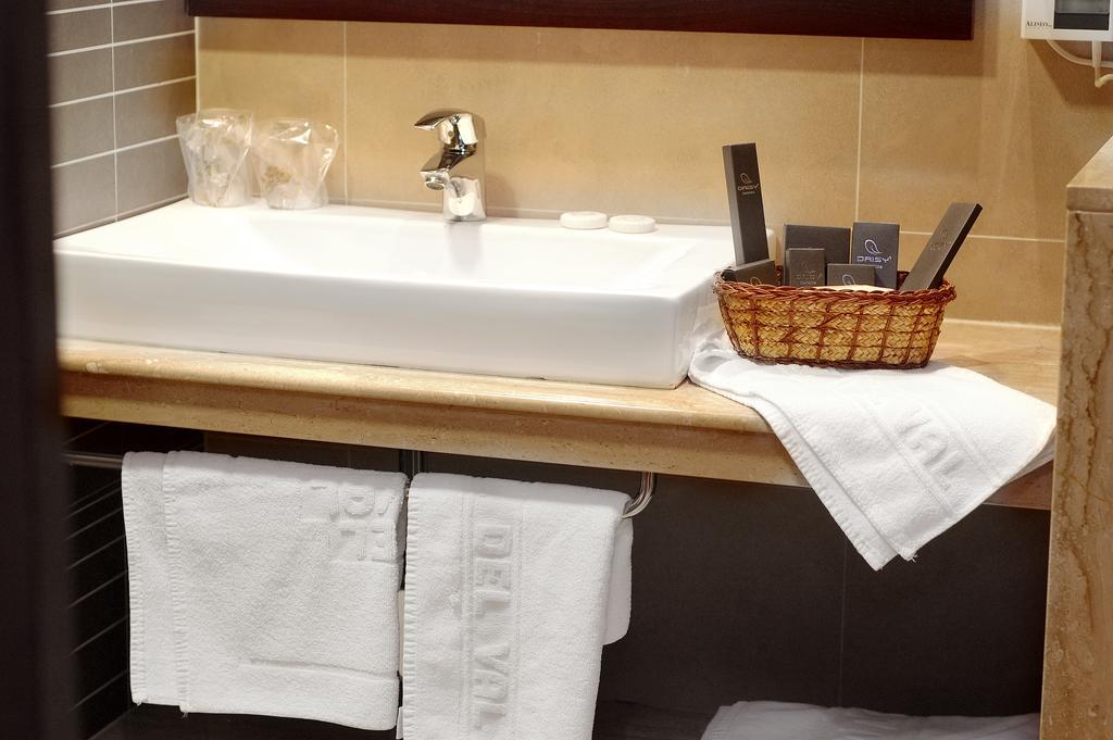 Hotel Del Val - Parking Gratuito Andújar Zewnętrze zdjęcie