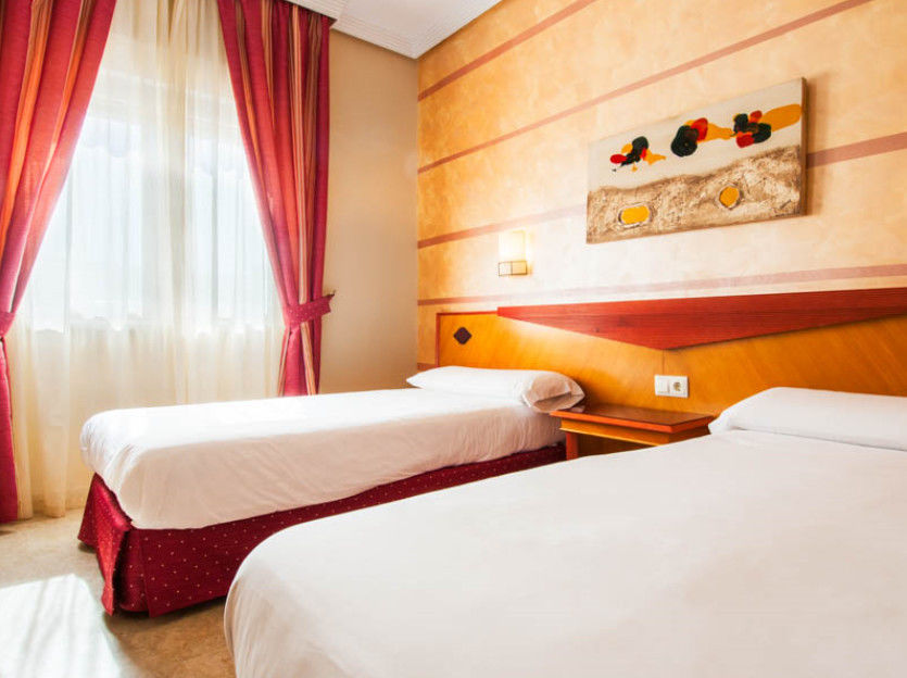 Hotel Del Val - Parking Gratuito Andújar Zewnętrze zdjęcie