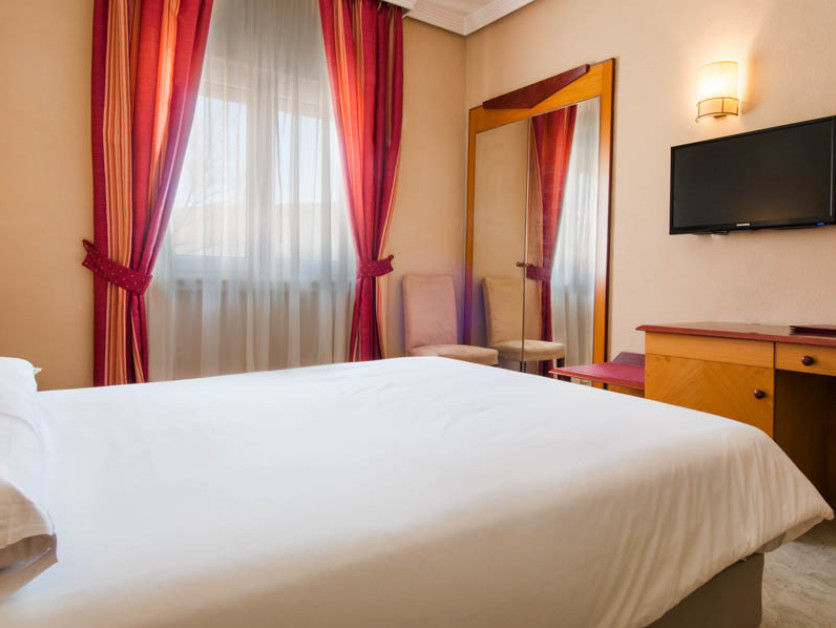 Hotel Del Val - Parking Gratuito Andújar Zewnętrze zdjęcie