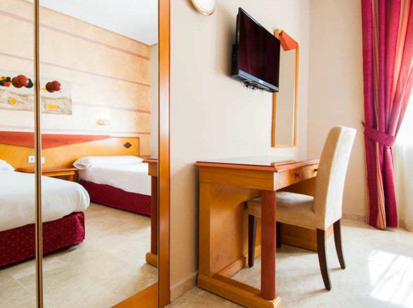Hotel Del Val - Parking Gratuito Andújar Zewnętrze zdjęcie