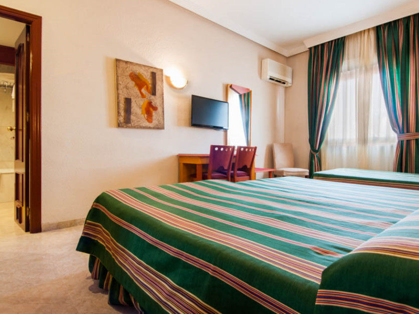 Hotel Del Val - Parking Gratuito Andújar Zewnętrze zdjęcie