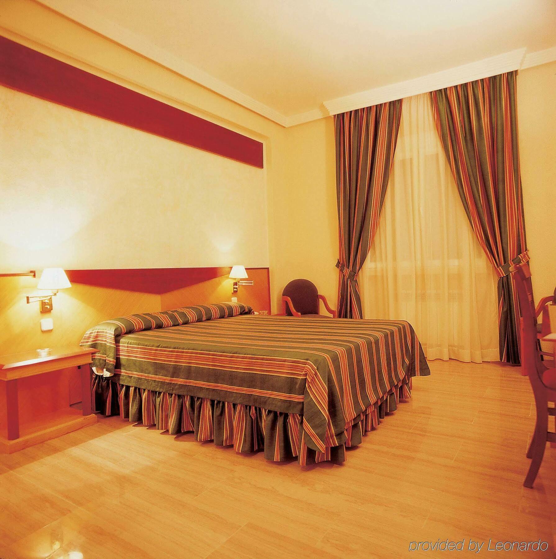 Hotel Del Val - Parking Gratuito Andújar Zewnętrze zdjęcie